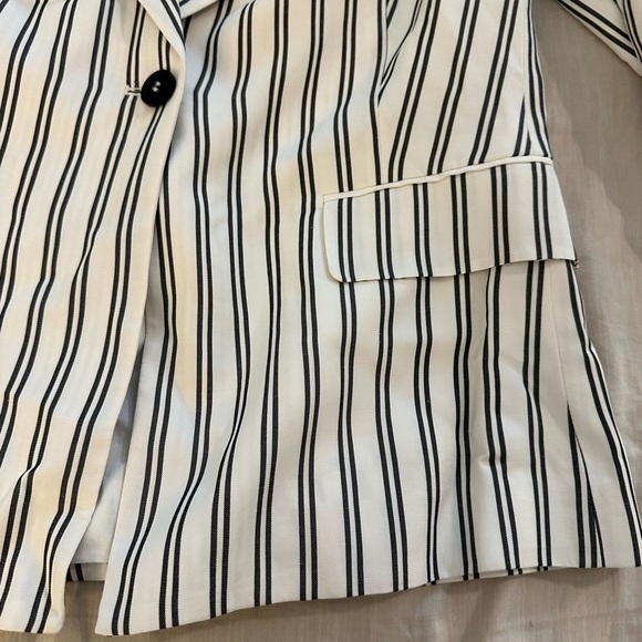 Judith & Charles Roccoco Linen Blend Blazer - Picture 8 of 11